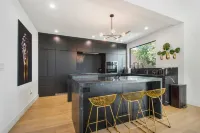 Modern Lux Villa, Private Pool, Billiards, Grill, Backyard, Design District