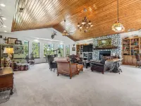 Bass Lake Cabin—Lake Views, BBQ: 4,000+ SQ FT!