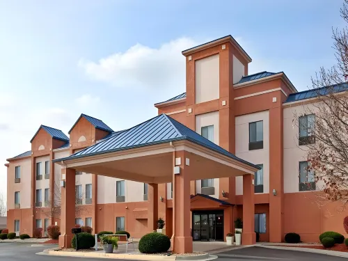 Spark by Hilton Lansing Hotels in Lansing