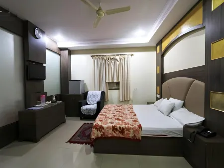 Hotel City Palace Отели в г. Берхампур