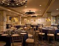 นิวพอร์ตบีช โฮเทลแอนด์สวีทส์