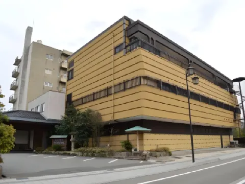 คาโนะยะ โครากุเอ็น โรงแรมใน