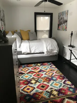 Lush Newley Renovated Home - Downtown Warren