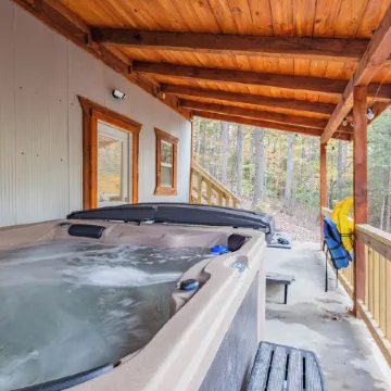 Hot Tub -Pet Friendly -Arcade & Corn Hole-Dock Access w/ a Canoe & Paddle Board