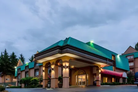 Sutton Suites Hotel Отели рядом со станцией Link Light Rail - Tukwila Station