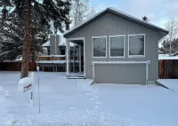 Mountain Hideaway - Hot Tub, 3 Living Areas, 5 min. to Shop/Ski - 2-نجوم