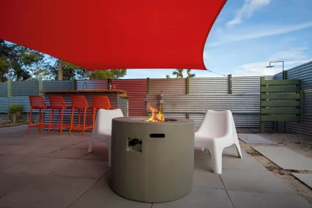 Discoasis Joshua Tree - 2.5 Acres w/ Bar & Hot Tub