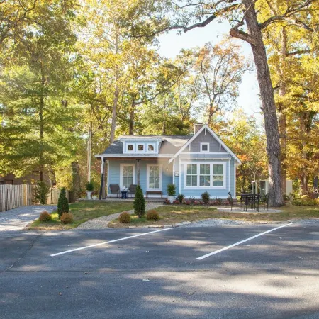 Cozy Cottage Across the Street from Carl Sandburg National Park
