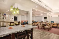 Hilton Garden Inn Akron-Canton Airport - breakfast