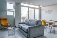 Apartment with Cher river view, 4/6 people, south Tours + parking and terrace Hotels in Saint-Avertin