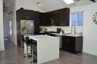 Spacious Downtown Chicago Condo with Spa Bath, King Bed, Patio, 3 Blocks to L