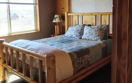 Aspen Cabin sits within the Mt Peale Animal Sanctuary, ideal for the adventurer