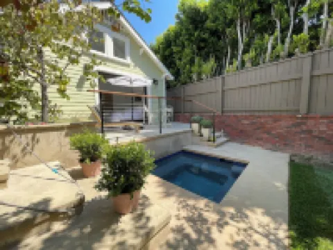 Brand New Charming Guest House in lovely Northwest Glendale CA. Private &Quiet