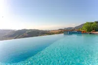 Sun House Malibu - Private Estate with Infinity Pool & Views - 6 bedrooms