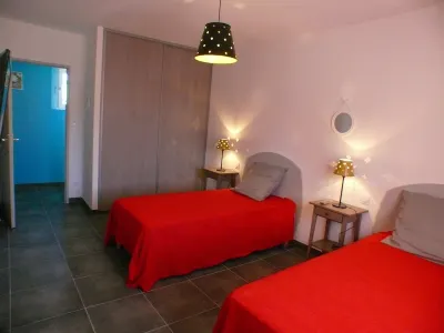 At the foot of Ventoux, new air-conditioned gîte with private pool Hôtels à proximité de : Parc Spirou Provence