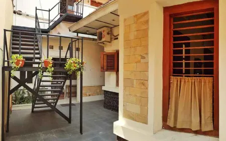 Griyo Kulo Solo Отели рядом с достопримечательностью «Balekambang Park»