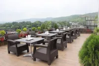 Nilima Palace Hotels near Kamathipura bellasi road Mumba 400008