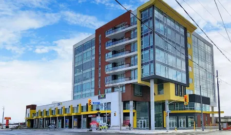 Bright Suites Finch West by GLOBALSTAY Отели рядом с достопримечательностью «Блэк Крик Пайонир Виллидж»