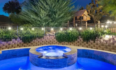 Rockaway Private 3-bedroom house with AC, pool & jacuzzi, WiFi in Yucca Valley