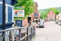 Charming 1 bedroom apartment in welcoming & walkable historic Waterbury Village