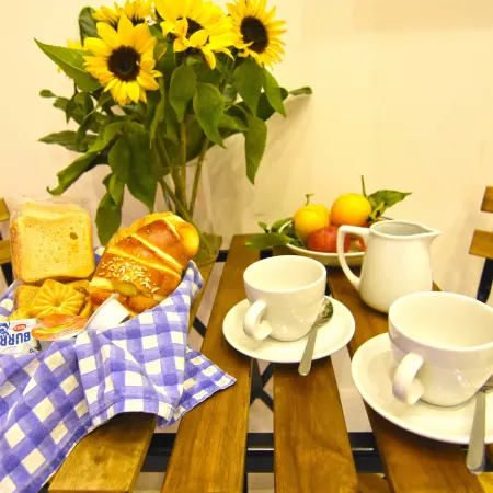 B&B Ninarella Napoli Отели рядом с достопримечательностью «Порт Моло-Беверелло»