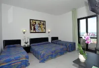 Hotel Borgo Marina Hotel in zona Market Miucci