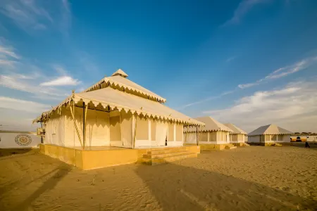 Bhavya Resort - Luxury Boutique Desert Camp Отели в г. Сэм