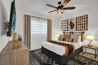 8Br Gem with Pool, Lake View & Tons of Amenities!
