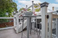 Exquisite Studio Guesthouse Near Downtowns Core - Bungalows