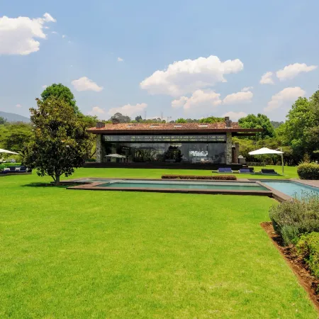 El Salto Luxury Ranch with Lake View