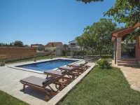 Villa in Peroj with Pool - Pools