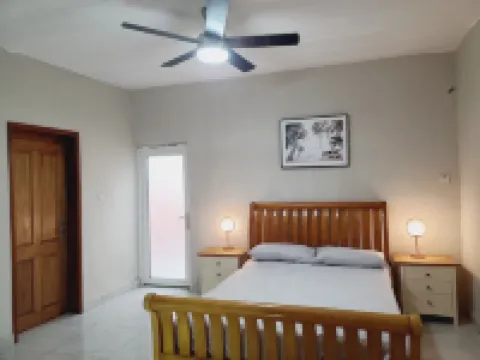 House Sleeps6-BBQ-Balcony-ScenicMountainView Hotels in Western Area Urban