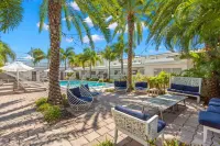 Stunning 2BR Suite, Just Steps to the Beach - Condos