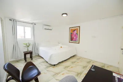 Pulse Rooms at Trafalgar Hotels near National Heroes Park