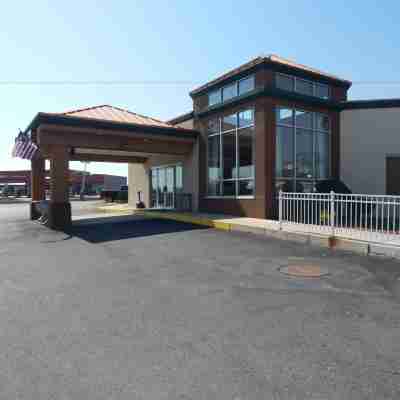 Days Inn by Wyndham Carlisle North Hotel Exterior