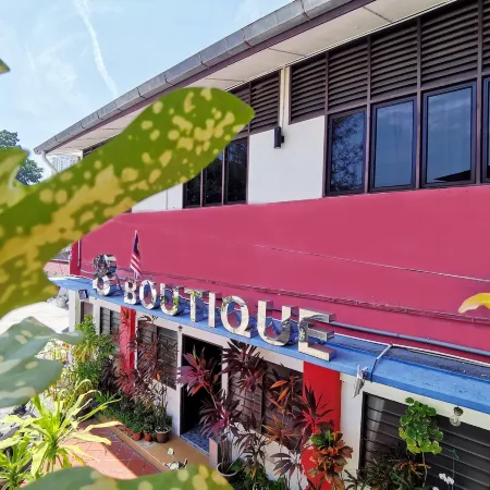8 Boutique by the Sea
