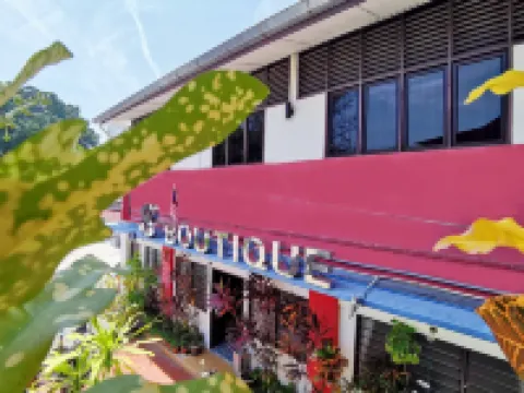 8 Boutique by the Sea