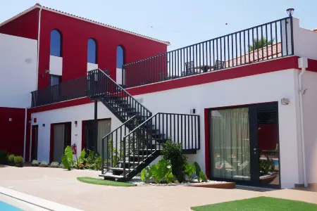 Villa 3 Caparica, Lisbon Gay Beach Hotel Отели рядом со станцией Pragal