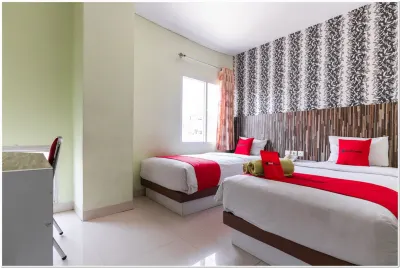RedDoorz Plus @ Hertasning Area Hotels near Menara Phinisi UNM