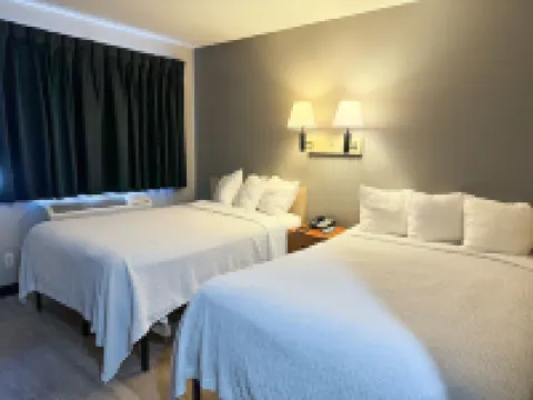 Super 7 Motel Hotels in West Lucas