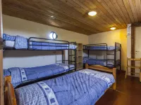 호수 근처의 보트 겟어웨이 Houthulst 호텔