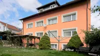 Hotel Victoria Hotels near RHEIN CENTER