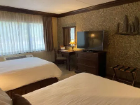 Fourwinds Lakeside Inn & Marina Hoteles en 