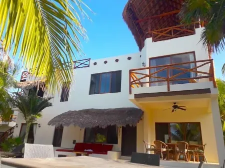 La Puerta Azul Beachfront - Adults Only Отели рядом с достопримечательностью «Columpios Casa Punta Cocos»