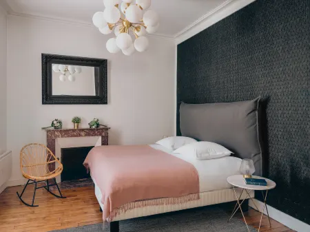 Hôtel Lanjuinais Отели рядом с достопримечательностью «Парк Табор»