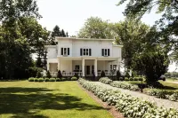 John Joseph Inn Hotels in Lansing