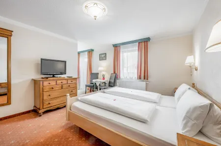 Gasthof Schroll Отели в г. Кирхбихль