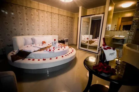 Joneya Hotel Отели в г. Ламбаек