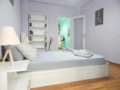 2 Bed Flat - Sleeps 4 - Pets - Parking - Wifi Hotels in Syntagma