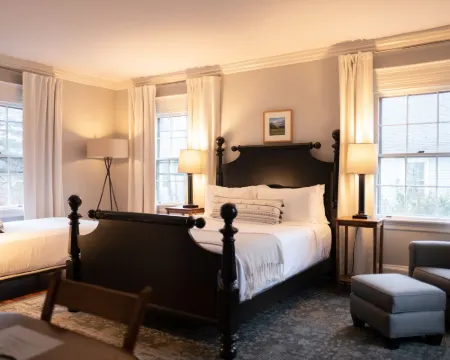 OneSixtyFive, the Inn on Park Row Hotels in Brunswick